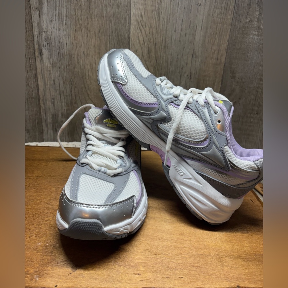 Avia Women's 5000 Performance Sneakers Odor Control memory Size 7 purple silver